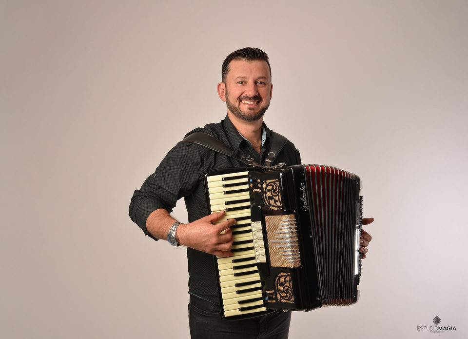 Ensaio em estúdio Izake Ruschel