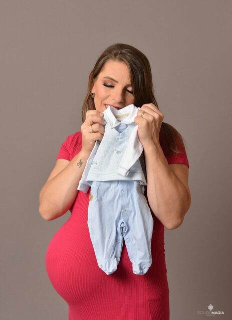 Ensaio de gestante em estúdio a espero de Matteo