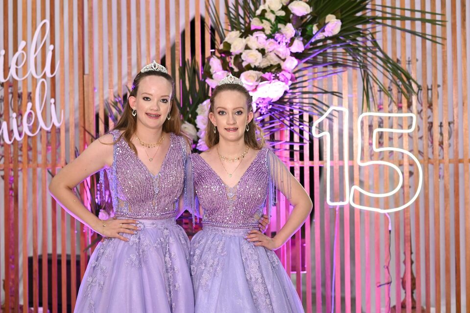 15 anos Natiéli e Gabriéli